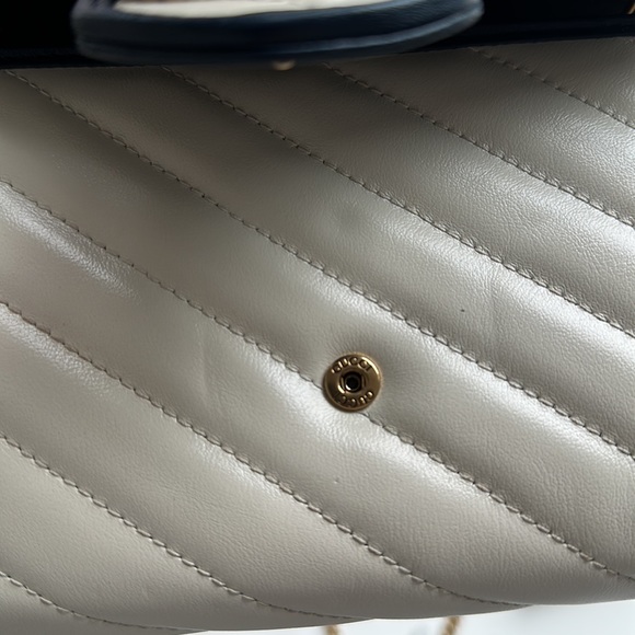 Gucci Vintage Effect GG Marmont Mini Wallet on Chain - Picture 4 of 8